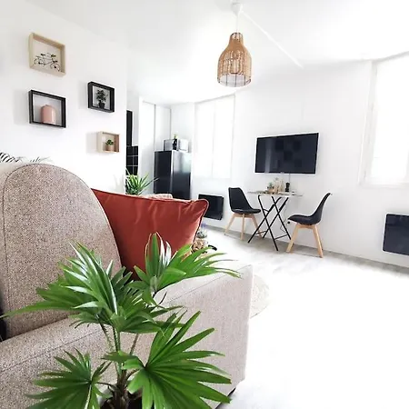 L'authentique *studio *parking Prive* *wifi*calme Διαμέρισμα